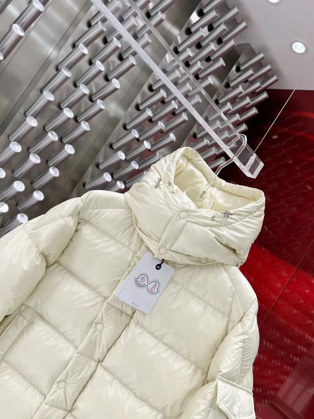 P390 Moncler/ 2026 70 、 。 DNA ， ， 。 Classic ， 、 。 Classic 70 。 Quality， 90 ，Premium Quality ， ，Black ！ Sizes M-3XL
